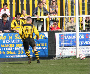 Lee Smith scores the second