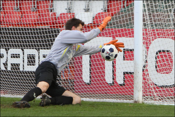 Stalybridge keeper Jan Budtz tries in vain to keep Darren Mullings' header out