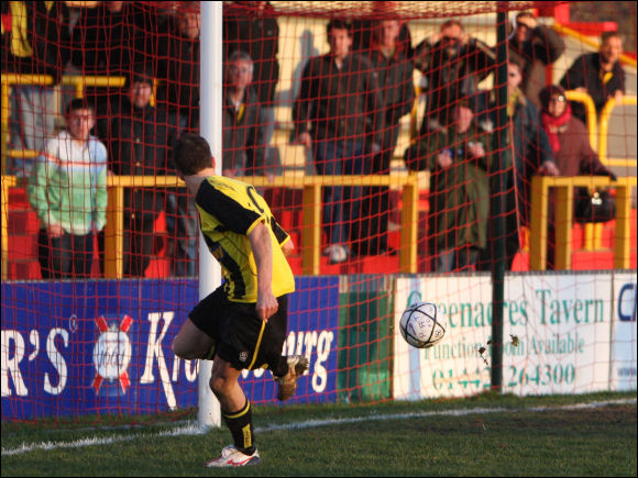 Jack Pitcher beats the keeper but is unable to score into the empty net at Hemel