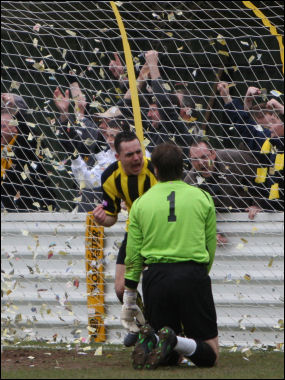 Lee Smith celebrates the goal